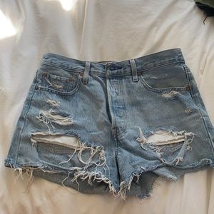 Levi’s distresses denim shorts. Size 6